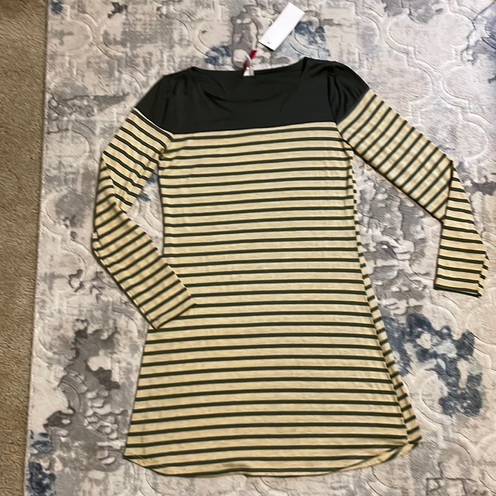 J Mode Green, Long Sleeve Shirt Size s / Green and yellow stripes